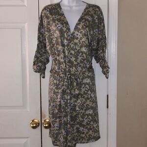 Ultra Soft army green and floral robe  Sz L